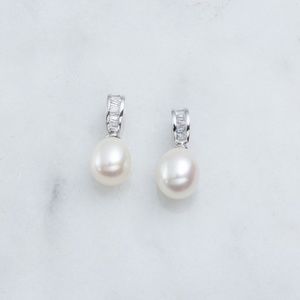 Set of two (2) pearl pendants - no chain - Lot #50,51